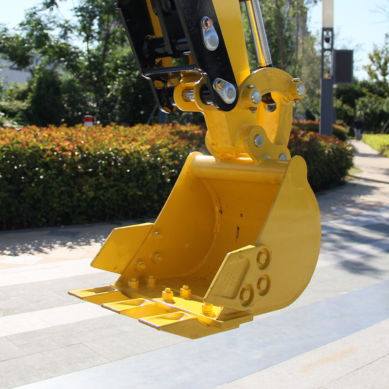 13.5HP 2000Lbs Crawler Mini Hydraulic Excavator Thumb Clamp Garden In CAN Stock